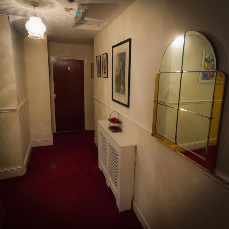 The Angel Hotel Хелстон Экстерьер фото